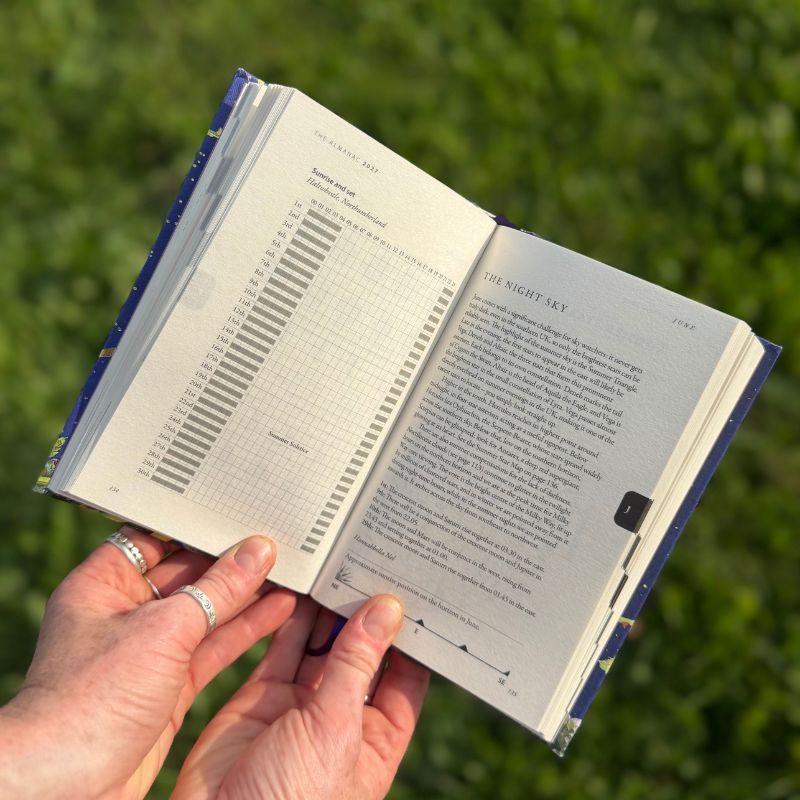 The Almanac | A Seasonal Guide To 2027 by Lia Leendertz