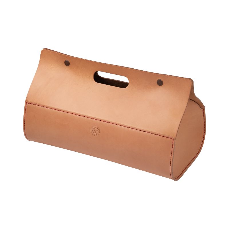 Photo showing the side view of the Niwaki leather tool bag